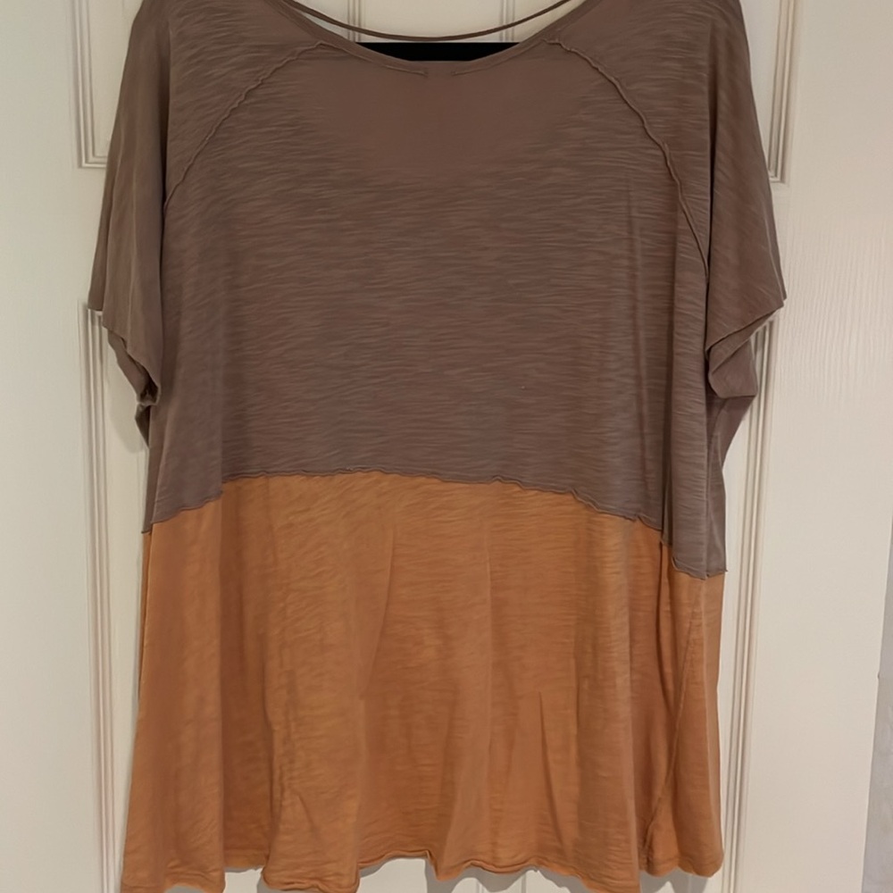Free People 2 tone oversized top tan / orange size m - Picture 2 of 9